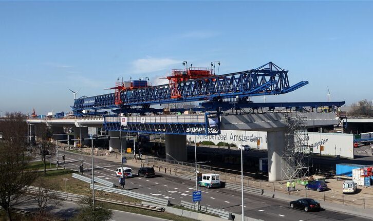 Launching Gantry for beam