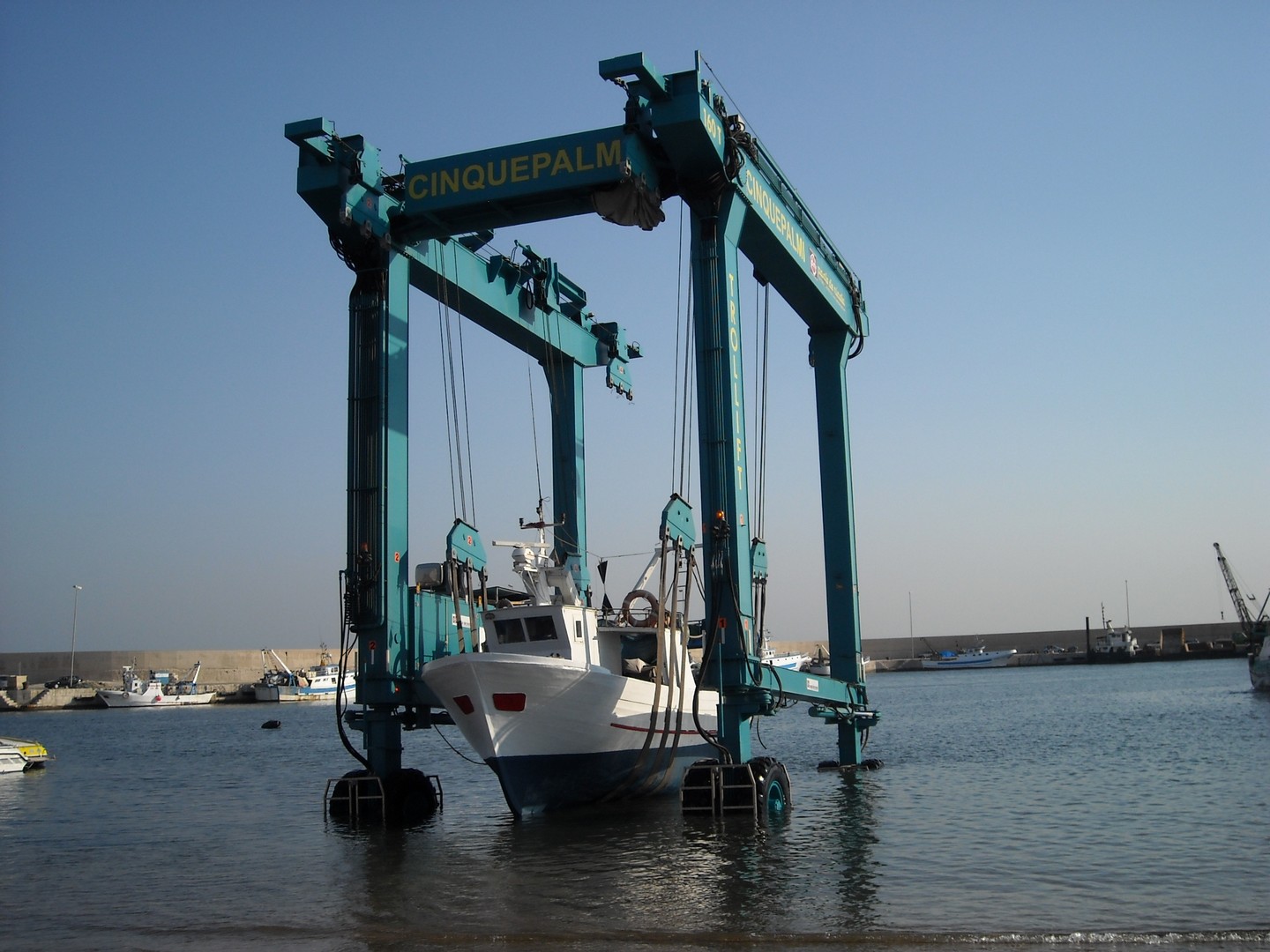 Amphibious travel lift