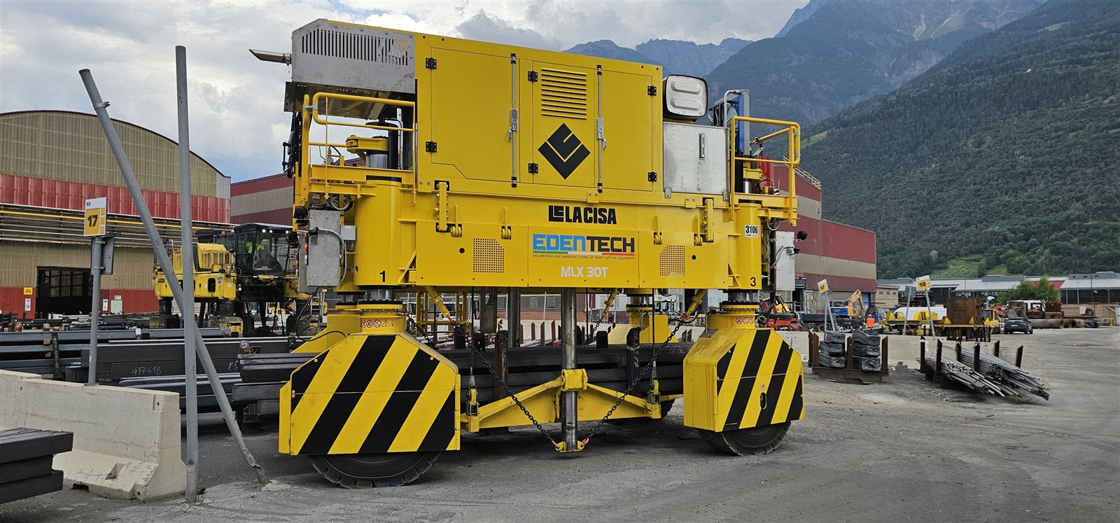 MOBILIFT 30 t straddle carrier, Italy