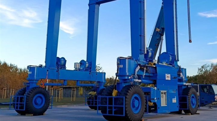 MOBILIFT 215 t straddle carrier